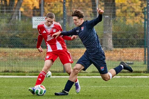 B Junioren Bundesliga U17 DFB Nachwuchsliga, FC Bayern München U17 vs SpVgg Unterhaching U17 , München FC Bayern, München FC Bayern U17 , Unterhaching SpVgg U17 , Unterhaching SpVgg, 2025 10 19 in München FC Bayern Campus HORVATH Jakob FC Bayern München U17 AB Nr 2 FCB U172 , Di SALVO Elia SpVgg Unterhaching U17 Abwehr Nr 4 UHG U174 sportworld München FC Bayern Campus Bayern Germany