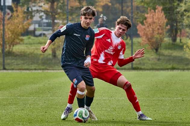 B Junioren Bundesliga U17 DFB Nachwuchsliga, FC Bayern München U17 vs SpVgg Unterhaching U17 , München FC Bayern, München FC Bayern U17 , Unterhaching SpVgg U17 , Unterhaching SpVgg, 2025 10 19 in München FC Bayern Campus KARA Tahir SpVgg Unterhaching U17 Mittelstürmer Nr 10 UHG U1710 , PUCCI Xaver FC Bayern München U17 AB Nr 5 FCB U175 sportworld München FC Bayern Campus Bayern Germany