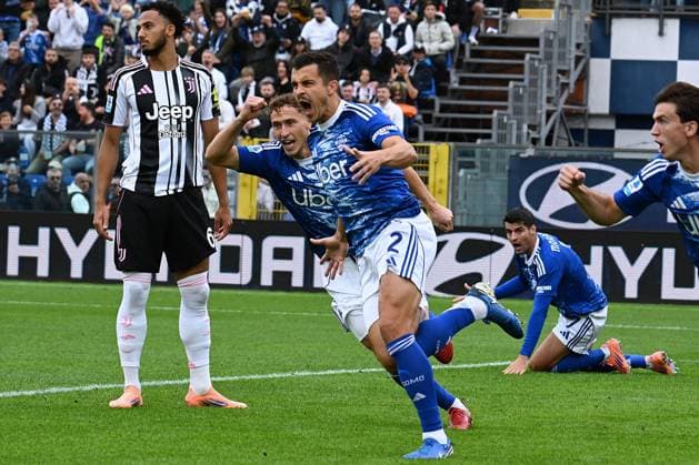 Kempf Marc Oliver (Como 1907) celebrates after the goal during Como 1907 vs Juventus FC, Italian soccer Serie A match in Como, Italy, October 19 2025  Copyright: xPasqualexGolia IPAxSportx xipa-agency.netx xx IPA_66816702 IPA_Agency_IPA66816702