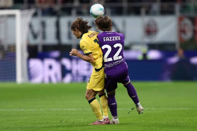 Jacopo Fazzini (Acf Fiorentina) und Luka Modric (Ac Milan) battle for the ball, Serie A, AC Milan v ACF Fiorentina, Giuseppe Meazza, October 19, 2025, Milan, Italy.