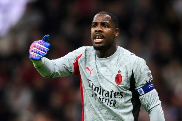 AC Milan v ACF Fiorentina - Serie A Mike Maignan of AC Milan gestures during the Serie A football match between AC Milan and ACF Fiorentina. Milan Italy Copyright: xNicolòxCampox