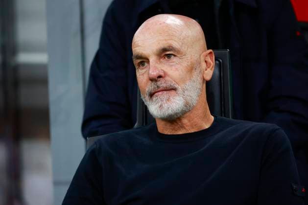AC Milan v ACF Fiorentina - Serie A Stefano Pioli is in action during the Serie A match between AC Milan and Fiorentina at Giuseppe Meazza stadium in Milano, Italy, on October 19, 2025 Milano Milano Italy  Copyright: xMairoxCinquettix originalFilename:cinquetti-acmilanv251019_nppZ9.jpg