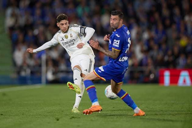 Federico Valverde (Real Madrid CF) controls the ball during the LaLiga EA Sports match between Getafe CF v Real Madrid at Coliseum on October 19, 2025 in Getafe, Spain. (Photo by Manu Reino DeFodi Images) Federico Valverde Real Madrid CF controls the ball during the LaLiga EA Sports match between Getafe CF v Real Madrid at Coliseum on October 19, 2025 in Getafe, Spain Photo by Manu Reino DeFodi Images