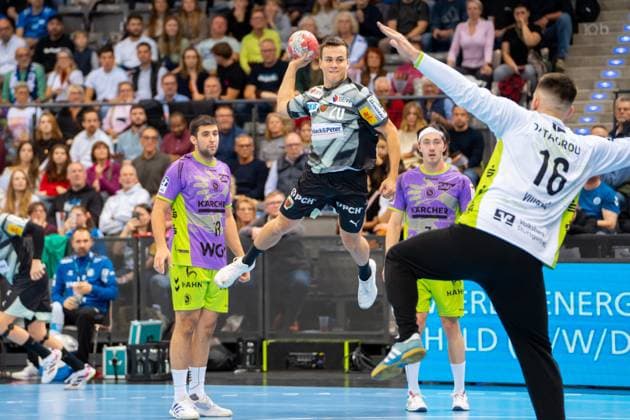Handball I Men I Season 2025 2026 I Bundesliga I 9 Matchday I TVB Stuttgart Füchse Berlin I 19 10 2025 Tim Freihöfer 20, Füchse Berlin im Wurf Stuttgart Porsche Arena Baden Württemberg Germany Copyright: xLobeca MaxxPetershansx