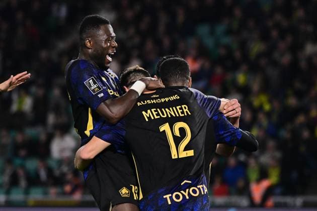 FOOTBALL : Nantes vs Lille - Ligue 1 - 19 10 2025 Hamza Igmane ( 29 - Lille ) celebrates with teammates during the Ligue 1match between FC Nantes and Lille OSC at Stade de la Beaujoire on October 19, 2025 in Nantes, France. ( Photo by Federico Pestellini PsnewZ ) - NantesFrance  Copyright: xFedericoxPestellinix