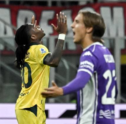 October 19, 2025, Milan, MILAN: Ac Milan s Rafael Leao jubilates after scoring goal of 1 to 1 during the Italian serie A soccer match between Milan and Fiorentina at Giuseppe Meazza stadium in Milan, 19 Ottobre 2025..ANSA MATTEO BAZZI Serie A: Milan Vs Fiorentina  - ZUMAa110 20251019_zaf_a110_069 Copyright: xMatteoxBazzix