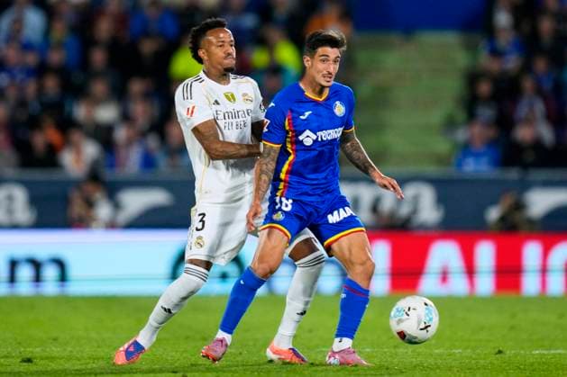 ESP: Getafe CF - Real Madrid CF. La Liga EA Sports. Date 9 Eder Militao of Real Madrid CF and Alejandro San Cristobal of Getafe CF during the La Liga EA Sports match between Getafe CF and Real Madrid CF played at Coliseum Stadium on October 19, 2025 in Madrid. kpng Copyright: xCesarxCebollax xPRESSINx PS_2501019_GET_RMA_2526_051