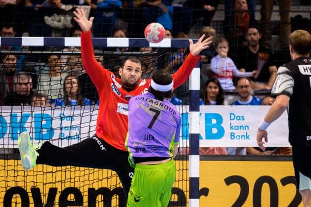Stuttgart HBL 25 26 TVB Stuttgart Fuechse Berlin Goalkeeper Dejan Milosavljev Berlin , Kasper Thorsen Lien Stuttgart Stuttgart Porsche Arena Baden Württemberg Germany