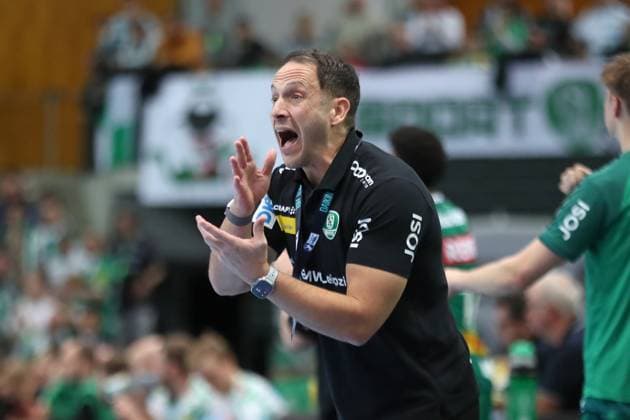 Handball DAIKIN HBL SC DHfK Leipzig SC Magdeburg 19 10 2025 Head Coach Raul Alonso SC DHfK Leipzig Handball, DAIKIN HBL, 1 Bundesliga, Season 2025 2026, Matchday 9 SC DHfK Leipzig vs SC Magdeburg on 19 10 2025 at the Quarterback Immobilien Arena Leipzig Copyright: xBEAUTIFULxSPORTS JanxKaeferx