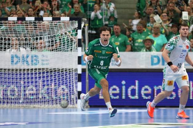 Handball DAIKIN HBL SC DHfK Leipzig SC Magdeburg 19 10 2025 Goal celebration with Lucas Krzikalla 8, SC DHfK Leipzig Handball, DAIKIN HBL, 1 Bundesliga, Season 2025 2026, 9 Matchday SC DHfK Leipzig vs SC Magdeburg on 19 10 2025 at the Quarterback Immobilien Arena Leipzig Copyright: xBEAUTIFULxSPORTS JanxKaeferx