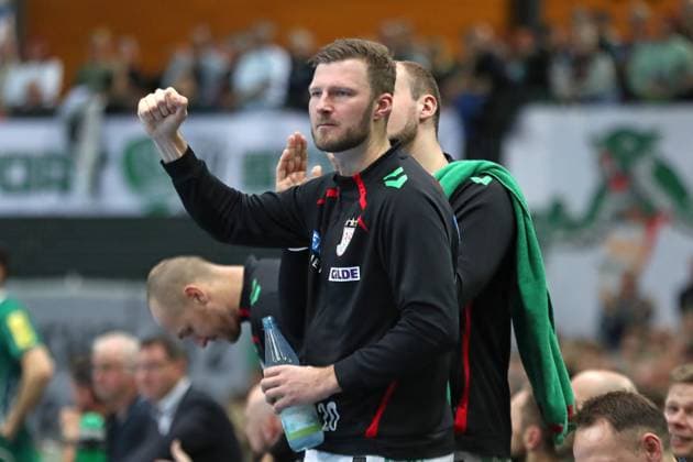 Handball DAIKIN HBL SC DHfK Leipzig SC Magdeburg 19 10 2025 Philipp Weber 20, SC Magdeburg cheers on the bench with winning fist Handball, DAIKIN HBL, 1 Bundesliga, Saison 2025 2026, 9 Spieltag SC DHfK Leipzig vs SC Magdeburg am 19 10 2025 in der Quarterback Immobilien Arena Leipzig Copyright: xBEAUTIFULxSPORTS JanxKaeferx