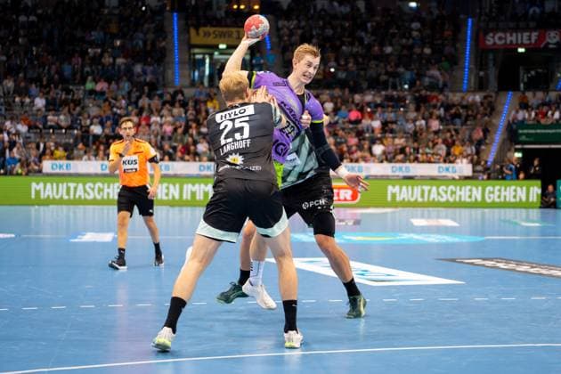 Handball I Men I Season 2025 2026 I Bundesliga I 9 Matchday I TVB Stuttgart Füchse Berlin I 19 10 2025 Torben Matzken 22, TVB Stuttgart im Wurf Stuttgart Porsche Arena Baden Württemberg Germany Copyright: xLobeca MaxxPetershansx