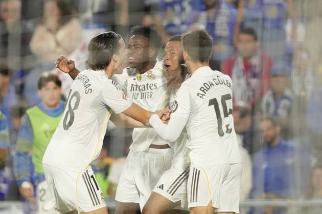 Getafe CF v Real Madrid CF - LaLiga EA Sports GETAFE, SPAIN - OCTOBER 19: Kylian Mbappe centre-forward of Real Madrid and France celebrates after scoring his sides first goal with teammates during the LaLiga EA Sports match between Getafe CF and Real Madrid CF at Coliseum on October 19, 2025 in Getafe, Spain. Jose Hernandez Anadolu Madrid Spain. Editorial use only. Please get in touch for any other usage.  Copyright: x2025xAnadoluxJosexHernandezx