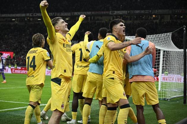 Foto IPP Paolo Bona Milano 19 10 2025 Campionato Serie A di Calcio stagione 2025 2026 partita Milan-Fiorentina Nella foto Rafael Leao esulta con i compgani dopo il gol del 2-1 Italy Photo Press Worldwide Copyright italy Italy ITALY  Copyright: xR4924_italyphotopressx