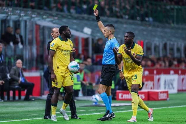Youssouf Fofana of AC Milan yellow card during Serie A 2025 26 football match between AC Milan and ACF Fiorentina at San Siro Stadium in Milan  Copyright: xFabrizioxCarabelli IPAxSportx xipa-agency.netx xx IPA_66829939 IPA_Agency_IPA66829939