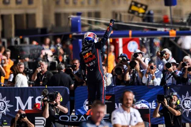 F1 - UNITED STATES GRAND PRIX 2025 VERSTAPPEN Max (ned), Red Bull Racing RB21, portrait celebration victory during the 2025 Formula 1 United States Grand Prix, 19th round of the 2025 FIA Formula One World Championship, WM, Weltmeisterschaft from October 17 to 19, 2025 on the Circuit of the Americas, in Austin, Texas, United States of America - AustinUnited States  Copyright: xXavixBonillax