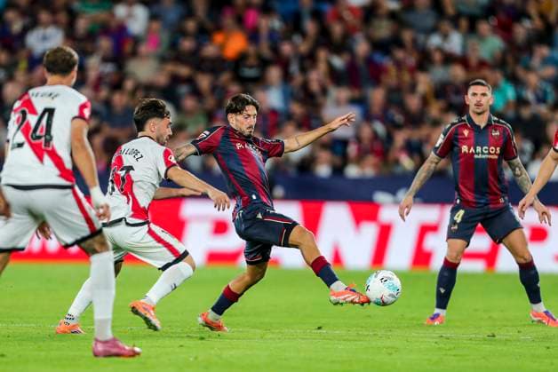 October 19, 2025, Valencia, Valencia, SPAIN: Unai Vencedor of Levante UD in action during the Spanish league, LaLiga EA Sports, football match played between Levante UD and Rayo Vallecano at Ciutat de Valencia stadium on October 19, 2025, in Valencia, Spain. Valencia SPAIN - ZUMAa181 20251019_zaa_a181_297 Copyright: xIvanxTerronx