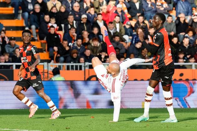FC Lorient v Stade Brestois 29 - Ligue 1 McDonald s 2025 2026 19 Ludovic AJORQUE (sb29) - 25 Abdoulaye FAYE (fcl) during the Ligue 1 McDonald s match between Lorient and Brest at Stade du Moustoir on October 19, 2025 in Lorient, France. Lorient France  Copyright: xFEPx 776348157
