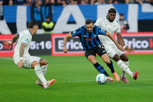 19th October 2025; Gewiss Stadium, Bergamo, Italy, Serie A Football, Atalanta versus Lazio; Davide Zappacosta of Atalanta BC under pressure from Nuno Tavares of S.S. Lazio  EmanuelexPennacchio