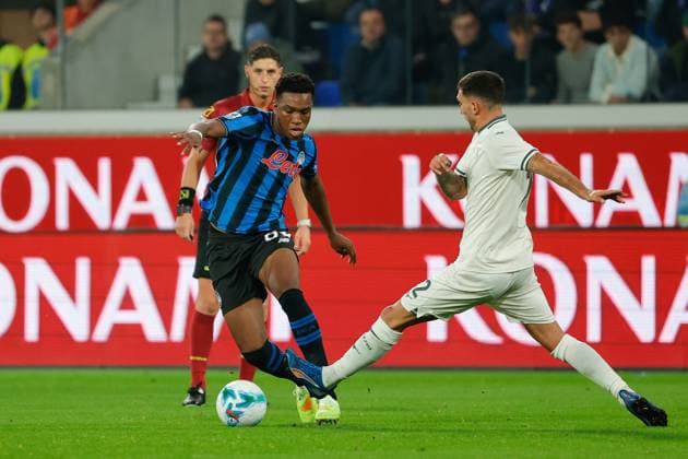 19th October 2025; Gewiss Stadium, Bergamo, Italy, Serie A Football, Atalanta versus Lazio; Honest Ahanor of Atalanta BC under pressure from Danilo Cataldi of S.S. Lazio  EmanuelexPennacchio