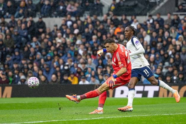 Tottenham Hotspur v Aston Villa, Premier League, Football, Tottenham Hotspur Stadium, London, UK - 19 Oct 2025 Goalkeeper Emiliano Martinez of Aston Villa London The Tottenham Hotspur Stadium GBR, UK NEWSPAPERS OUT Copyright: xEllixBirchx