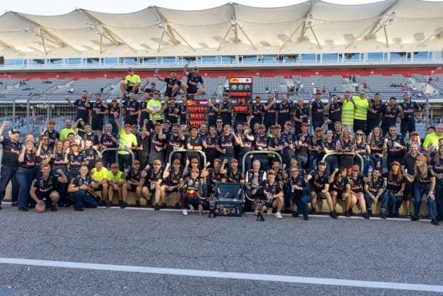 Formula 1 MSC Cruises United States Grand Prix 2025 Alexis Perrin OVERTAKE MAXPPP - Austin 20 10 2025 01 VERSTAPPEN Max (nld), Oracle Red Bull Racing, portrait team celebration Oracle Red Bull Racing at the Formula 1 MSC Cruises United States Grand Prix 2025, the 19th round of the 2025 FIA Formula 1 World Championship, WM, Weltmeisterschaft at the Circuit of The Americas in Austin, Texas, United States, from October 16 to 19, 2025 Austin Circuit of The Americas United States  Copyright: xOVERTAKE MAXPPPxAlexisxPerrinx OVT202510209118 OVT202510209118