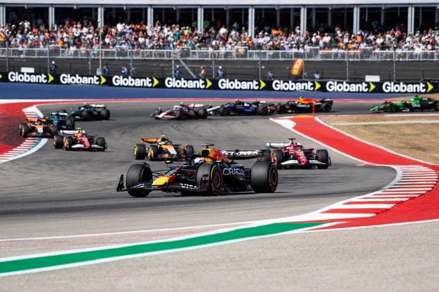 October 19, 2025: Max Verstappen (1) with ORACLE Red Bull Racing Team leads turn 13 at the Formula 1 MSC Cruises United States Grand Prix, Circuit of the Americas. Austin, Texas. CSM Austin United States of America - ZUMAc04_ 20251019_faf_c04_013 Copyright: xMarioxCantux