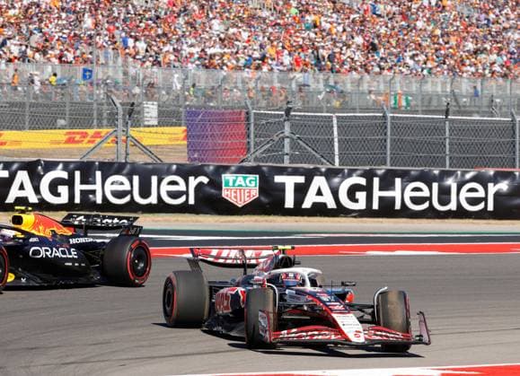 19.10.2025, Circuit of The Americas, Austin, FORMULA 1 MSC CRUISES UNITED STATES GRAND PRIX 2025 , im Bild Yuki Tsunoda (JPN), Oracle Red Bull Racing, Oliver Bearman (GBR), MoneyGram Haas F1 Team (Photo by Hasan Bratic DeFodi Images) 19 10 2025, Circuit of The Americas, Austin, FORMULA 1 MSC CRUISES UNITED STATES GRAND PRIX 2025 , pictured Yuki Tsunoda JPN , Oracle Red Bull Racing, Oliver Bearman GBR , MoneyGram Haas F1 Team Photo by Hasan Bratic DeFodi Images