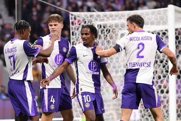 Toulouse FC v FC Metz - Ligue 1 McDonald s 2025 2026 04 Charlie CRESSWELL (tfc) - 10 Yann GBOHO (tfc) during the Ligue 1 McDonald s match between Toulouse and Metz at Stadium de Toulouse on October 19, 2025 in Toulouse, France. Toulouse France  Copyright: xFEPx 776348159