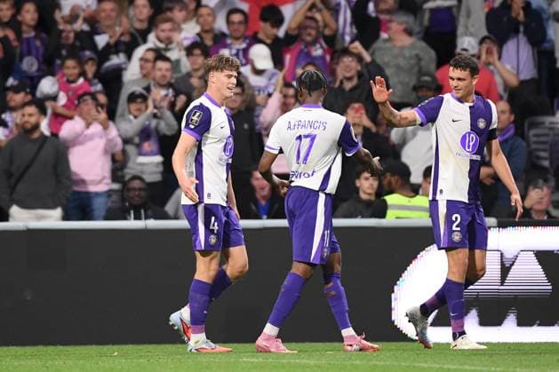 Toulouse FC v FC Metz - Ligue 1 McDonald s 2025 2026 02 Rasmus Schmidt NICOLAISEN (tfc) - 04 Charlie CRESSWELL (tfc) during the Ligue 1 McDonald s match between Toulouse and Metz at Stadium de Toulouse on October 19, 2025 in Toulouse, France. Toulouse France  Copyright: xFEPx 776348159