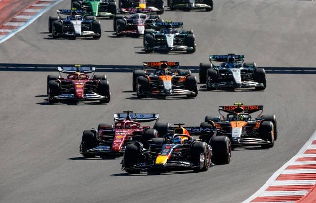 F1 - UNITED STATES GRAND PRIX 2025 start of the race, depart, 01 VERSTAPPEN Max (nld), Red Bull Racing RB21, 16 LECLERC Charles (mco), Scuderia Ferrari SF-25, 04 NORRIS Lando (gbr), McLaren F1 Team MCL39, action during the 2025 Formula 1 United States Grand Prix, 19th round of the 2025 FIA Formula One World Championship, WM, Weltmeisterschaft from October 17 to 19, 2025 on the Circuit of the Americas, in Austin, Texas, United States of America - AustinUnited States  Copyright: xDPPIx