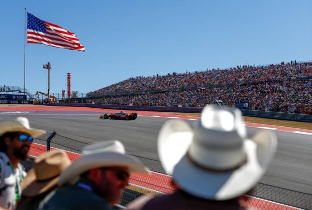 F1 - UNITED STATES GRAND PRIX 2025 81 PIASTRI Oscar (aus), McLaren F1 Team MCL39, action grandstands during the 2025 Formula 1 United States Grand Prix, 19th round of the 2025 FIA Formula One World Championship, WM, Weltmeisterschaft from October 17 to 19, 2025 on the Circuit of the Americas, in Austin, Texas, United States of America - AustinUnited States  Copyright: xDPPIx