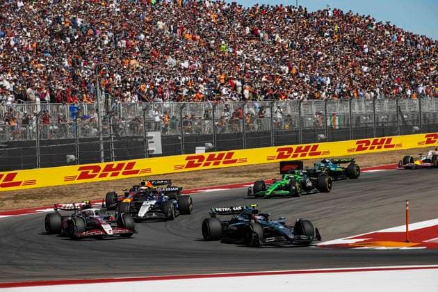 F1 - UNITED STATES GRAND PRIX 2025 12 KIMI ANTONELLI Andrea (ita), Mercedes AMG F1 Team W16, action 87 BEARMAN Ollie Oliver (gbr), Haas F1 Team VF-25 Ferrari, action 55 SAINZ Carlos (spa), Williams Racing FW47, action 22 TSUNODA Yuki (jap), Red Bull Racing RB21, action spectators, fans during the 2025 Formula 1 United States Grand Prix, 19th round of the 2025 FIA Formula One World Championship, WM, Weltmeisterschaft from October 17 to 19, 2025 on the Circuit of the Americas, in Austin, Texas, United States of America - AustinUnited States  Copyright: xXavixBonillax