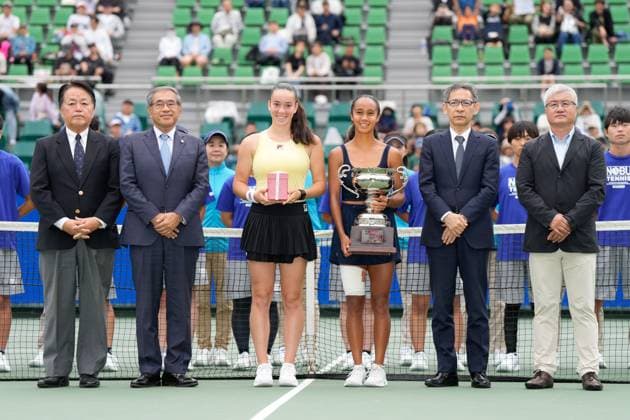 (C-R) Tereza Valentova (CZE), Leylah Fernandez (CAN), OCTOBER 19, 2025 - Tennis : Singles Victory Ceremony at Morita Tennis Center Utsubo during Kinoshita Group Japan Open Tennis Championships 2025 in Osaka, Japan. Noxthirdxpartyxsales  aflo_307436918