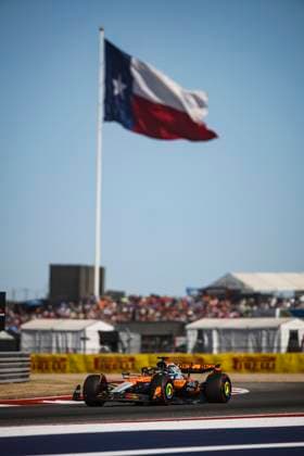 F1 - UNITED STATES GRAND PRIX 2025 81 PIASTRI Oscar (aus), McLaren F1 Team MCL39, action during the 2025 Formula 1 United States Grand Prix, 19th round of the 2025 FIA Formula One World Championship, WM, Weltmeisterschaft from October 17 to 19, 2025 on the Circuit of the Americas, in Austin, Texas, United States of America - AustinUnited States  Copyright: xXavixBonillax
