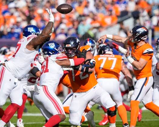 October 19, 2025: Denver Broncos offensive tackle Garett Bolles (72) battles New York Giants linebacker Abdul Carter (51) as Broncos QB Bo Nix (10) throws a pass in the first half of the football game between the Denver Broncos and New York Giants. CSM. - ZUMAc04_ 20251019_zma_c04_243 Copyright: xDerekxRegensburgerx