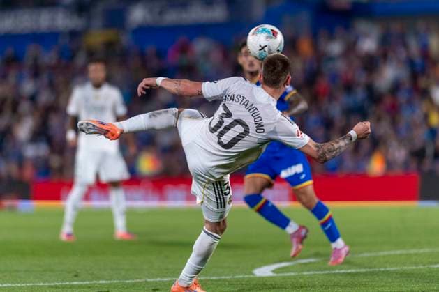 October 20, 2025, Madrid, Madrid, Spain: FRANCO MASTANTUONO of Real Madrid CF kicks the ball during the match belonging to the 25 26 season of La Liga EA soccer Ã¢â‚¬oe GETAFE CF vs. REAL MADRID CF Ã¢â‚¬Â held on October 19, 2025, at the Coliseum Stadiumo, Madrid, Spain. Madrid Spain - ZUMAc312 20251020_zsp_c312_136 Copyright: xOscarxManuelxSanchezx