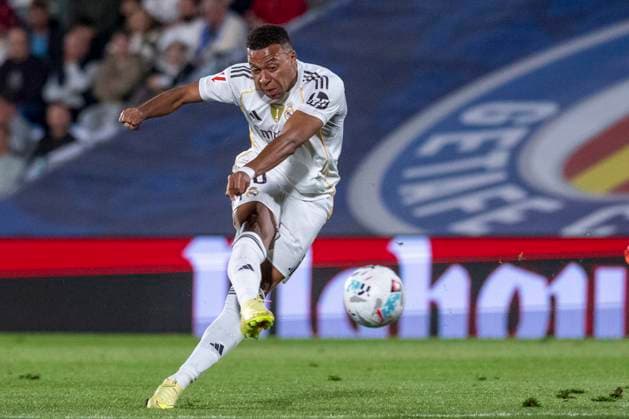 October 19, 2025, Madrid, Madrid, Spain: KYLIAN MBAPPE of Real Madrid CF shoots for goal during La Liga EA matchupagainst Getafe at the Coliseum Stadiumo in Madrid. Madrid Spain - ZUMAc312 20251020_zsp_c312_036 Copyright: xOscarxManuelxSanchezx