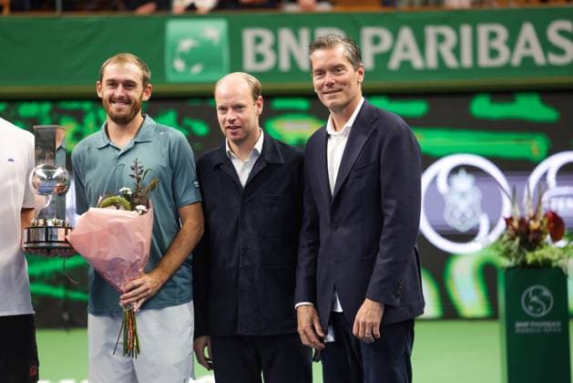 STOCKHOLM, SWEDEN 20251019 USAs Robert Galloway on the left wins the doubles final together with Austrias Alexander Erler out of picture To the right of Robert, Rasmus Hult, CEO of BNP Paribas Nordic Open and Thomas Enqvist, tournament director, are standing during the BNP Paribas Nordic Open tennis tournament at Kungliga tennishallen STOCKHOLM SWEDEN x62260x  Copyright: xNilsxPetterxNilsson TTx TENNIS NORDIC OPEN
