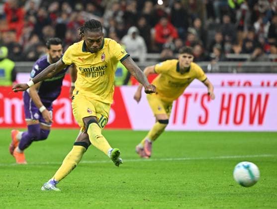 (251020) -- MILAN, Oct. 20, 2025 -- AC Milan s Rafael Leao scores his second goal during a Serie A football match between AC Milan and Fiorentina in Milan, Italy, Oct. 19, 2025. (Photo by Xinhua) (SP)ITALY-MILAN-FOOTBALL-SERIE A-AC MILAN VS FIORENTINA AlbertoxLingria 