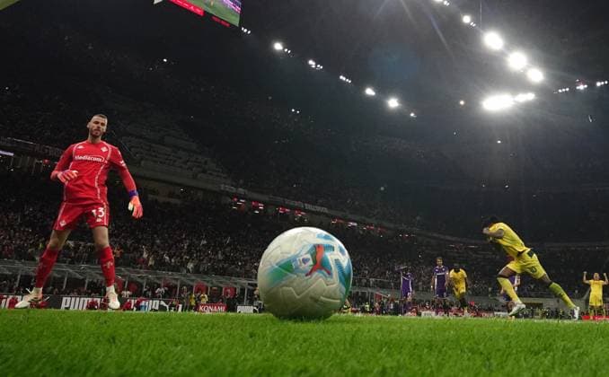 (251020) -- MILAN, Oct. 20, 2025 -- AC Milan s Rafael Leao (R) celebrates his second goal during a Serie A football match between AC Milan and Fiorentina in Milan, Italy, Oct. 19, 2025. (Photo by Xinhua) (SP)ITALY-MILAN-FOOTBALL-SERIE A-AC MILAN VS FIORENTINA AlbertoxLingria 