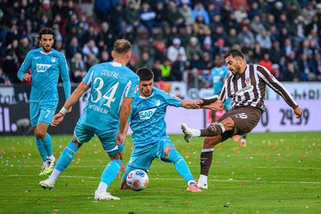 Soccer I Men I Season 2025 2026 I Bundesliga I Matchday 7 I FC St Pauli TSG 1899 Hoffenheim I 19 10 2025 Leon Avdullahu 7, TSG 1899 Hoffenheim , Vladimir Coufal 34, TSG 1899 Hoffenheim , Albian Hajdari 21, TSG 1899 Hoffenheim , Danel Sinani 10, FC St Pauli Hamburg Millerntor Stadion Hamburg Germany Copyright: xLobecax xHenningxRohlfsx