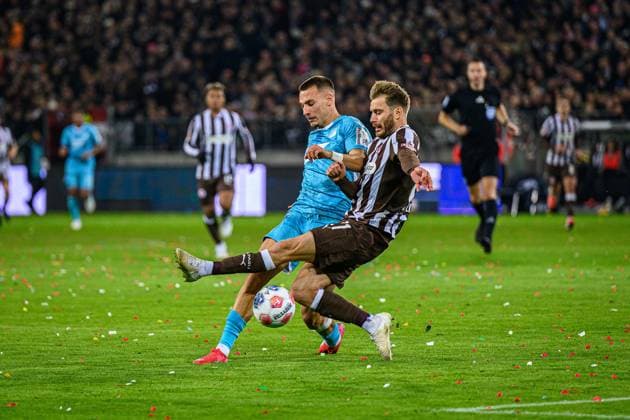 Soccer I Men I Season 2025 2026 I Bundesliga I 7 Matchday I FC St Pauli TSG 1899 Hoffenheim I 19 10 2025 Grischa Prömel 6, TSG 1899 Hoffenheim , Lars Ritzka 21, FC St Pauli Hamburg Millerntor Stadion Hamburg Germany Copyright: xLobecax xHenningxRohlfsx