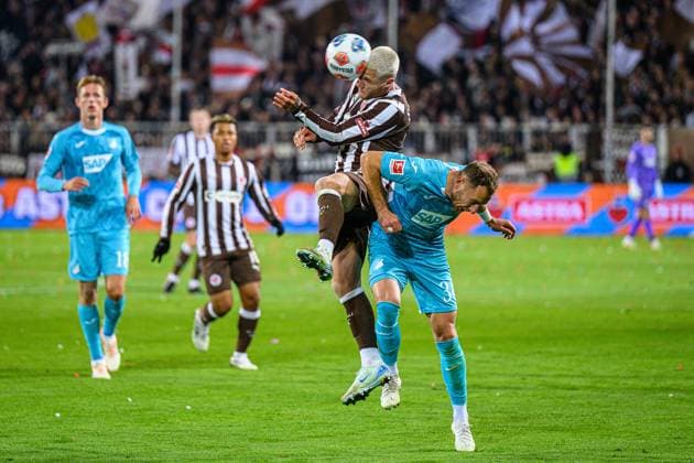 Soccer I Men I Season 2025 2026 I Bundesliga I 7 Matchday I FC St Pauli TSG 1899 Hoffenheim I 19 10 2025 Louis Oppie 23, FC St Pauli , Vladimir Coufal 34, TSG 1899 Hoffenheim Hamburg Millerntor Stadion Hamburg Germany Copyright: xLobecax xHenningxRohlfsx