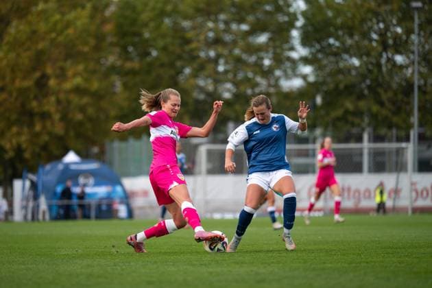 Maximiliane Rall VfB Stuttgart, 08 in duel with Elizabeth Cunningham Moore Turbine Potsdam, 05 , GER, VfB Stuttgart vs 1 FFC Turbine Potsdam, Soccer, Women, 2 Bundesliga, Matchday 8, Season 2025 2026, 20 10 2025 GER, VfB Stuttgart vs 1 FFC Turbine Potsdam, Soccer, Women, 2 Bundesliga, Matchday 8, Season 2025 2026, 20 10 2025 Bad Cannstatt Copyright: xEibner-Pressefoto Memmlerx EP_MMR