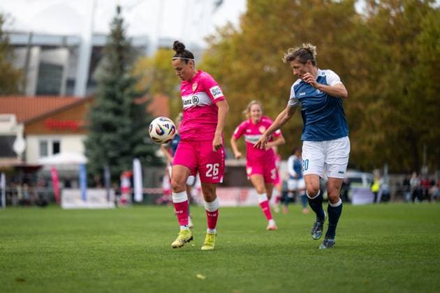 Nicole Billa VfB Stuttgart, 26 in duel with Bianca Schmidt Turbine Potsdam, 20 , GER, VfB Stuttgart vs 1 FFC Turbine Potsdam, Soccer, Women, 2 Bundesliga, Matchday 8, Season 2025 2026, 20 10 2025 GER, VfB Stuttgart vs 1 FFC Turbine Potsdam, Soccer, Women, 2 Bundesliga, Matchday 8, Season 2025 2026, 20 10 2025 Bad Cannstatt Copyright: xEibner-Pressefoto Memmlerx EP_MMR