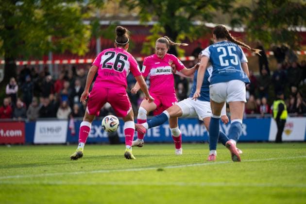 Leonie Kopp VfB Stuttgart, 13 on the ball in a duel, in front Nicole Billa VfB Stuttgart, 26 , Merle Luise Kirschstein Turbine Potsdam, 25 , GER, VfB Stuttgart vs 1 FFC Turbine Potsdam, Soccer, Women, Bundesliga 2, Matchday 8, Season 2025 2026, 20 10 2025 GER, VfB Stuttgart vs 1 FFC Turbine Potsdam, Soccer, Women, Bundesliga 2, Matchday 8, Season 2025 2026, 20 10 2025 Bad Cannstatt Copyright: xEibner-Pressefoto Memmlerx EP_MMR