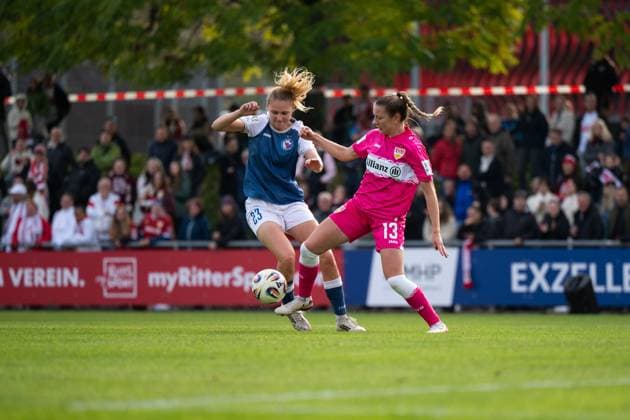 Leonie Kopp VfB Stuttgart, 13 in duel with Johanna Bobbe Turbine Potsdam, 23 , GER, VfB Stuttgart vs 1 FFC Turbine Potsdam, Soccer, Women, 2 Bundesliga, Matchday 8, Season 2025 2026, 20 10 2025 GER, VfB Stuttgart vs 1 FFC Turbine Potsdam, Soccer, Women, 2 Bundesliga, Matchday 8, Season 2025 2026, 20 10 2025 Bad Cannstatt Copyright: xEibner-Pressefoto Memmlerx EP_MMR