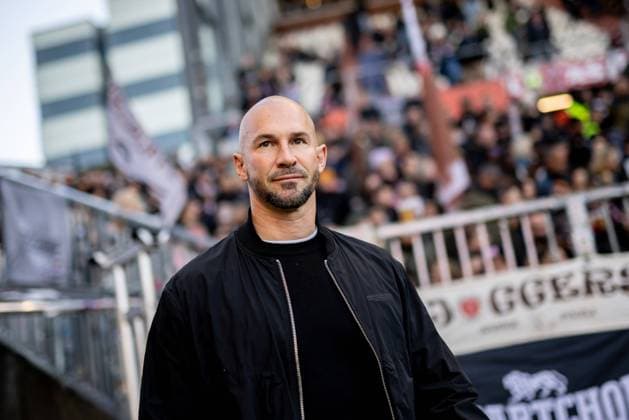 Hamburg, October 19, 2025 Soccer, 1 Bundesliga 2025 26, FC St Pauli TSG 1899 Hoffenheim Christian Ilzer TSG 1899 Hoffenheim, Coach DFL REGULATIONS PROHIBIT ANY USE OF PHOTOGRAPHS AS IMAGE SEQUENCES AND OR QUASI VIDEO