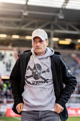 Hamburg, October 19, 2025 Soccer, 1 Bundesliga 2025 26, FC St Pauli TSG 1899 Hoffenheim Alexander Blessin FC St Pauli, Coach DFL REGULATIONS PROHIBIT ANY USE OF PHOTOGRAPHS AS IMAGE SEQUENCES AND OR QUASI VIDEO